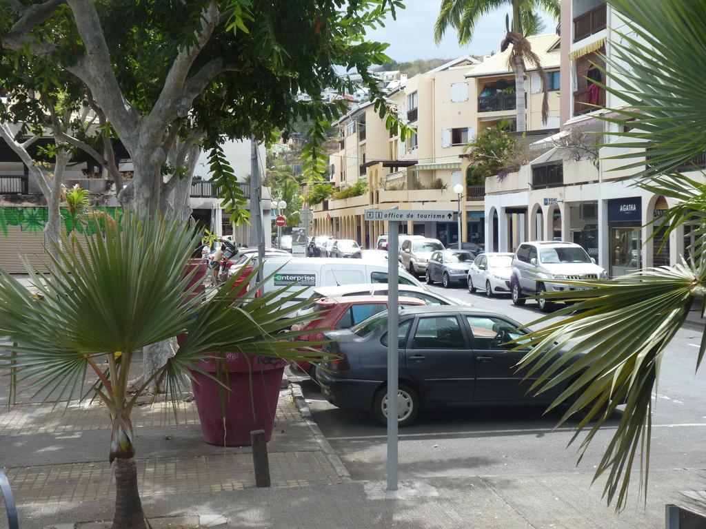 Au Meuble Des Roches Apartment Saint-Gilles Les Bains Exterior photo